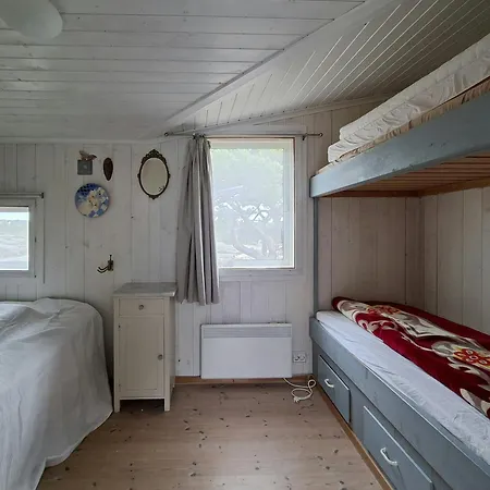 Sommerhus Med Udsigt Over Fiskerihavn Pa Hvaler